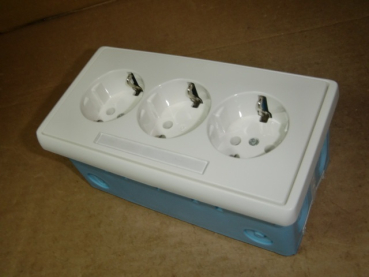 31280 KSE/50-3 Kanaleinbau-Schuko-Steckdose 3-fach alpinweiß RAL 9010