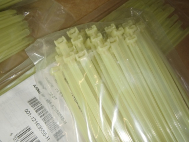 KR6/35-PA66HS-NA Kabelbinder PA6.6HS natur 360mm x 6,1mm mit Glasfaserzapfen-Verschluss (50 Stück)