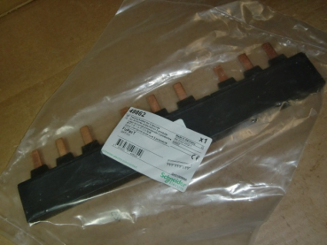 49862 Kammschiene 3-polig für 3 Schalter ISFT 100