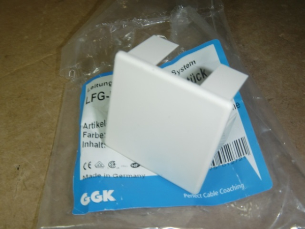 1272 LFG-ES 40x40 Endstück cremeweiß RAL 9001