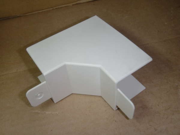 1753 LFG-IE 40x40 Inneneck cremeweiß RAL 9001