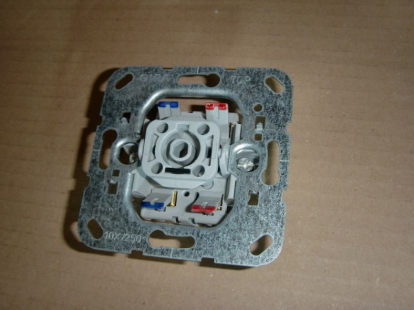 0102 00 UP-Einsatz Ausschalter 2-polig (Vers. bis 2024)