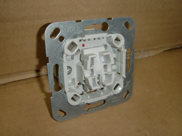 3151 00 UP-Einsatz Taster 1S