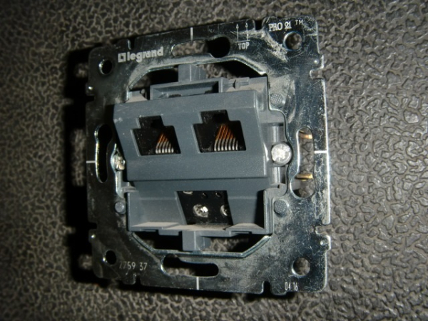 elstock Schaufenster - 775937 UP-Einsatz IAE 2x8(4) 2x RJ45