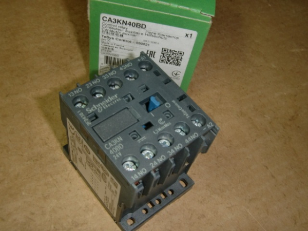 CA3 KN40BD Hilfsschütz 24VDC 4S