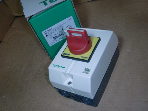 VCF 02GE Not-Aus-Hauptschalter 12A / 3kW 3polig im AP-Gehäuse