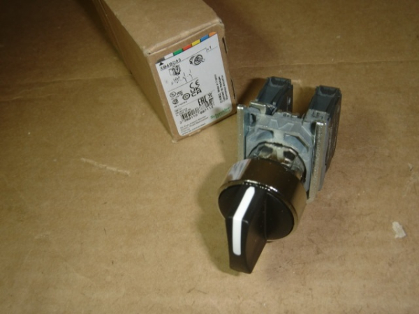 XB4 BD53 Knebel 1>0 0<1S