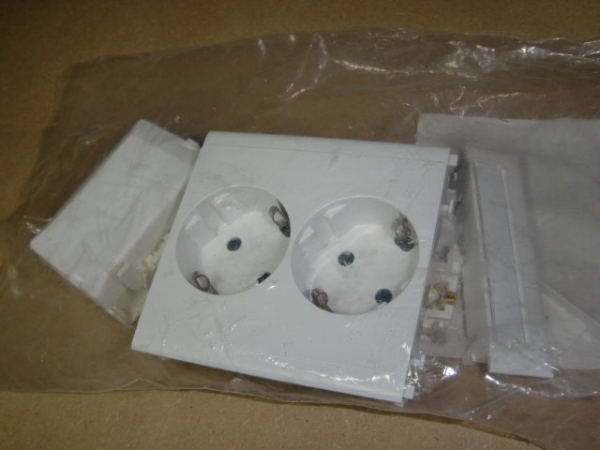 CYB-PS Schuko-Steckdose double slave 37' weiß für Kanaleinbau