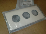 Tehalit GB10030 RAL9010 Geräteblende für Schuko-Steckdose 3-fach, für OT 100mm, reinweiß