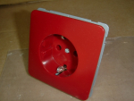 D 80.6511 ROT Standard rot UP-Schuko-Steckdose mit Zentralplatte