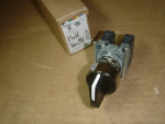 XB4 BD53 Knebel 1>0<2 tastend schwarz Fronteinbau 1S>0<1S